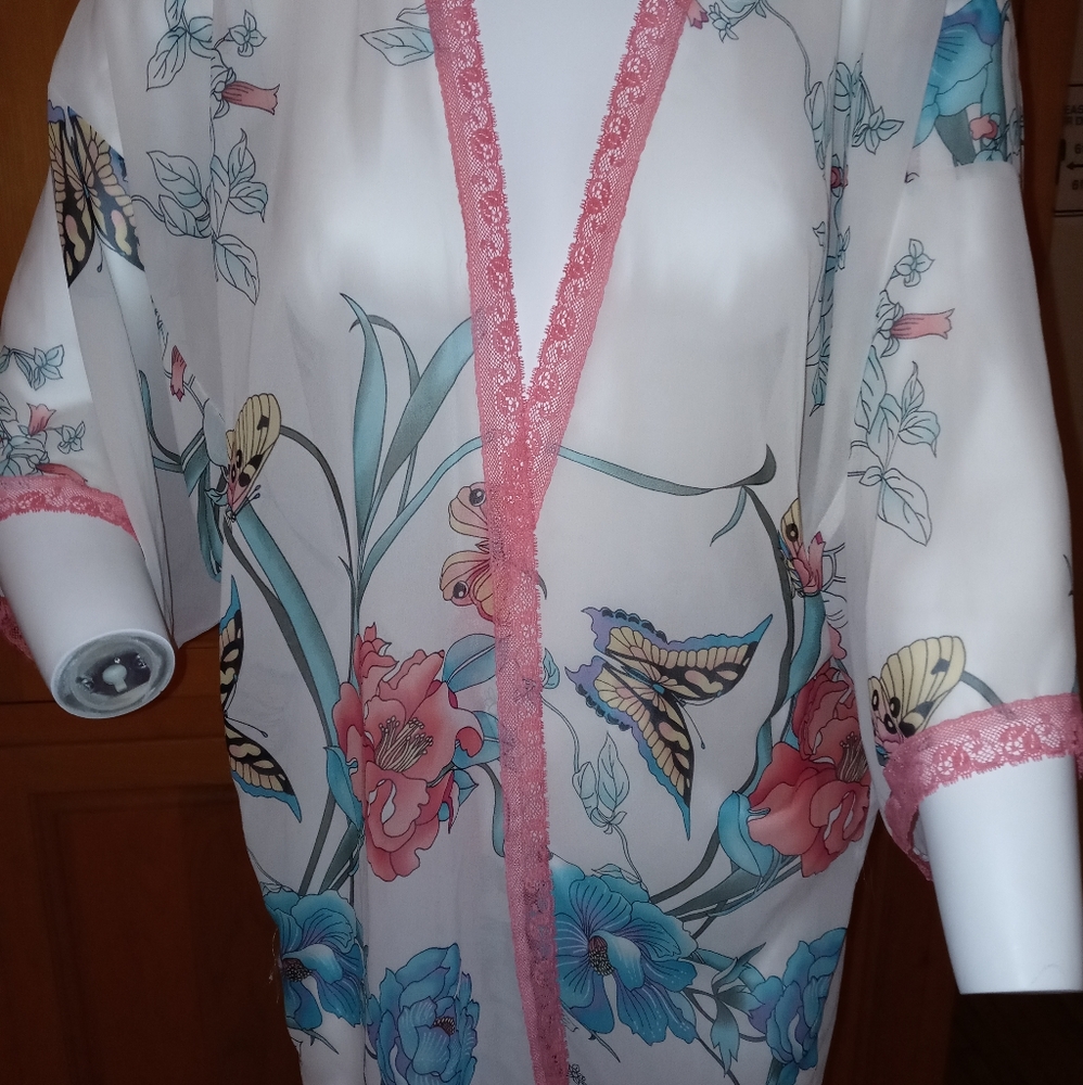 NWOT In Bloom Nature Robe with tie - Picture 6 of 9